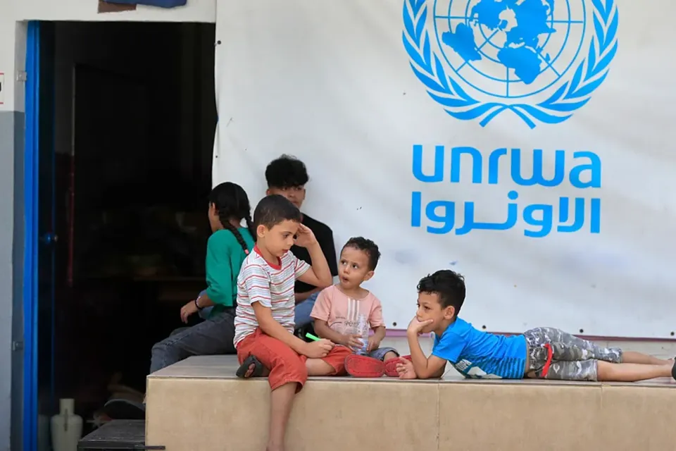 هل تنسحب «الأونروا» من لبنان؟ إغلاق المدارس لا يعني نهاية الوكالة.. لكن الأزمة حقيقية