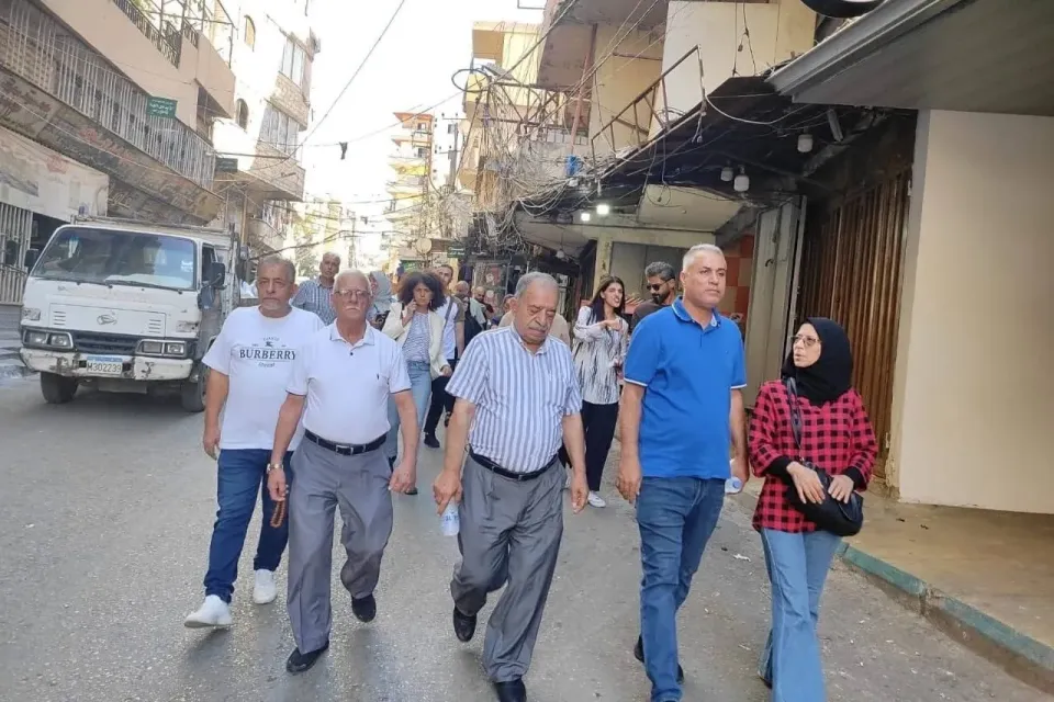 وفد فلسطيني يتفقد أزمات المياه والصرف الصحي واكتظاظ المقابر في البداوي ونهر البارد