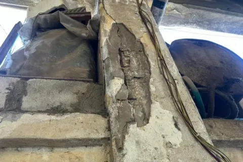 حجر يسقط قبل المطر: عمارة "العمرة" في مخيم الجليل تنذر بكارثة