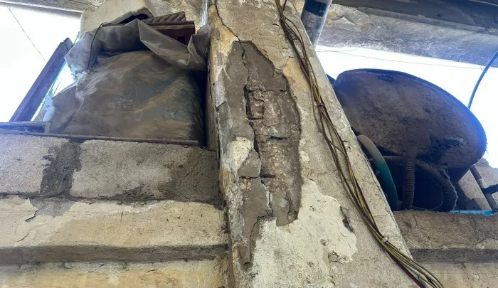 حجر يسقط قبل المطر: عمارة "العمرة" في مخيم الجليل تنذر بكارثة