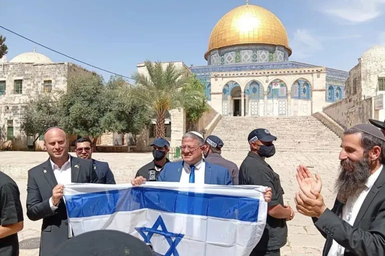 بن غفير يقتحم الأقصى بحماية شرطة الاحتلال والأوقاف تستنكر: 144 دونماً لا تقبل القسمة
