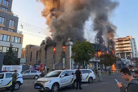 خمسة قتلى في هجمات روسية على طول الجبهة.. وماكرون وترامب يتفقان على مسعى لهدنة الطاقة