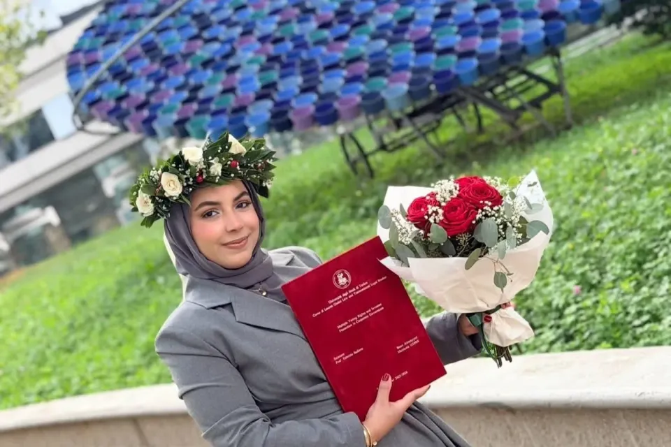 من برج الشمالي إلى تورينو: بيسان رميض تتخرّج في الحقوق من جامعة إيطالية