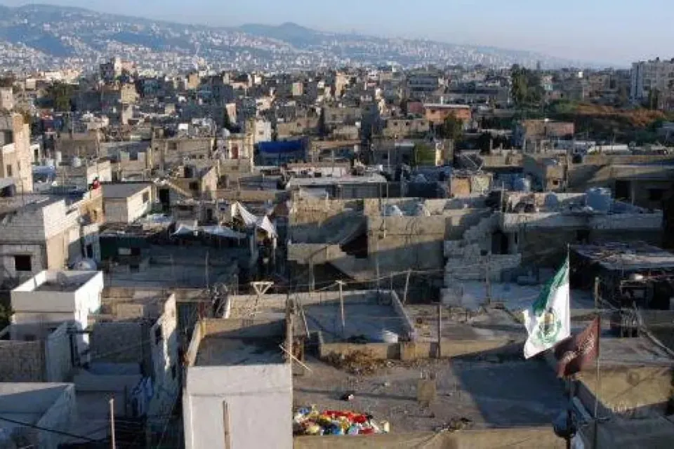 2000 طن من الطحين: كيس لكل عائلة وخبز مرتين أسبوعياً في المخيمات الفلسطينية