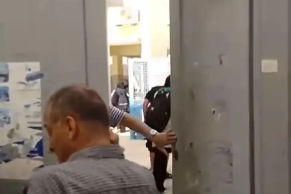 تصعيد في ملف مدرسة رفح: الفصائل تقفل مدارس الأونروا في مخيم البداوي