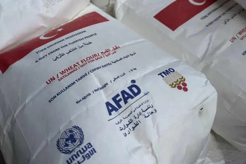 غداً في المية ومية: توزيع الطحين في ملعب فيصل الحسيني.. وهذه الأوراق المطلوبة