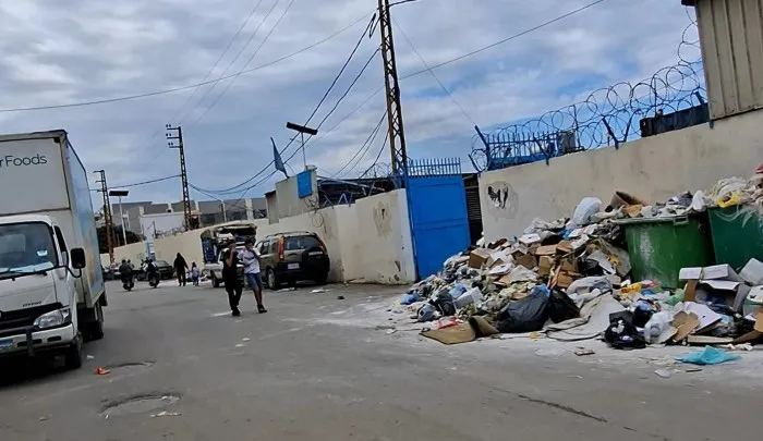 النفايات تحاصر مدارس نهر البارد ومركزه الصحي: أزمة "سرار" تتفاقم ولا حل في الأفق